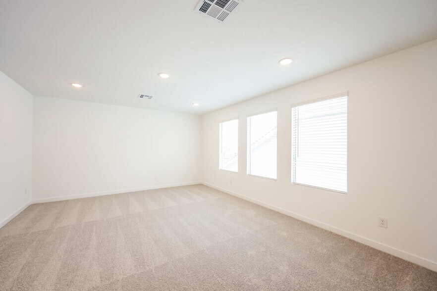 Building Photo - 15522 Crescent Pne