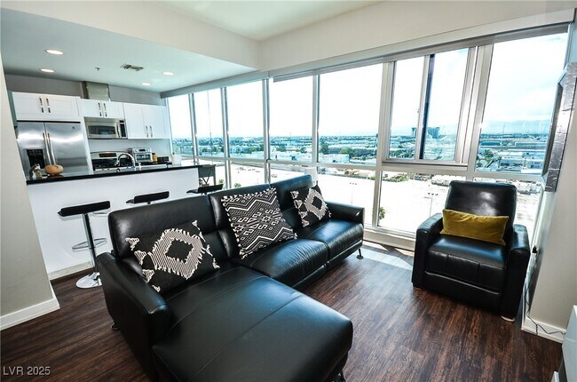 Building Photo - 4525 Dean Martin Dr