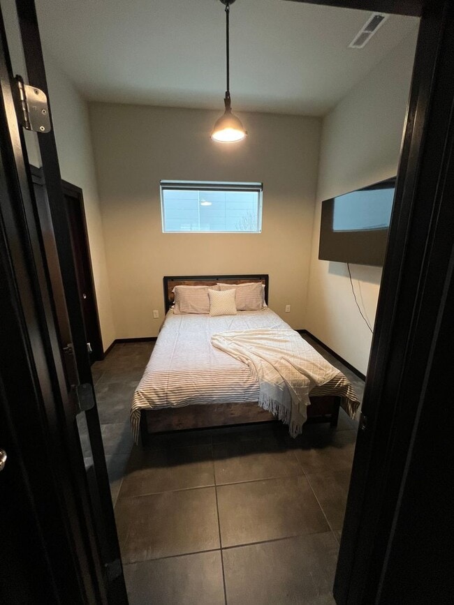 Building Photo - 801 E Mifflin St