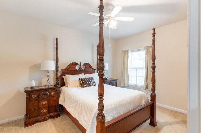 Building Photo - 2 Bedroom 1 Bath Condo in Park West - Mount Pleasant