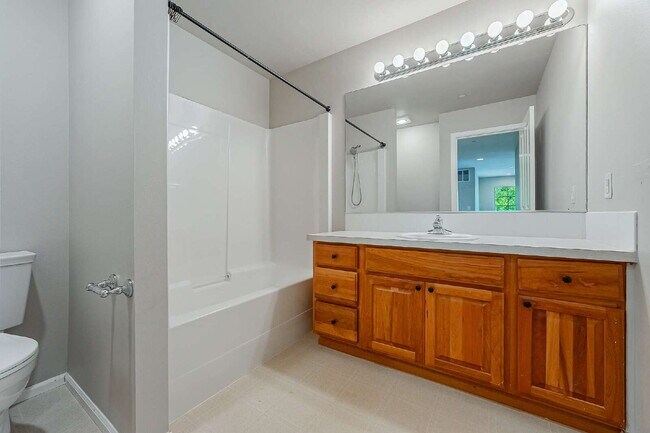 Building Photo - This is a beautiful property in the Savana...
