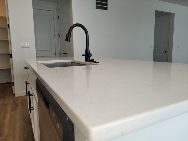 Building Photo - Stunning Newer Home In Caldwell!