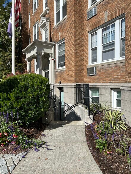 Building Photo - 1 Langdon Sq