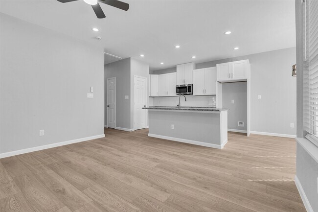 Building Photo - 4905 Paula St