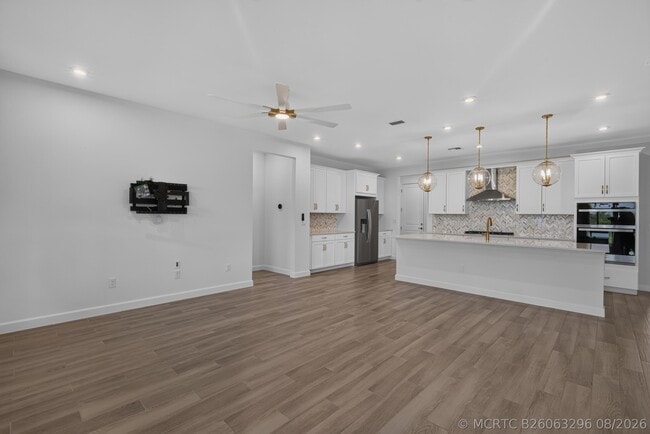Building Photo - 13621 SW Bally Dr