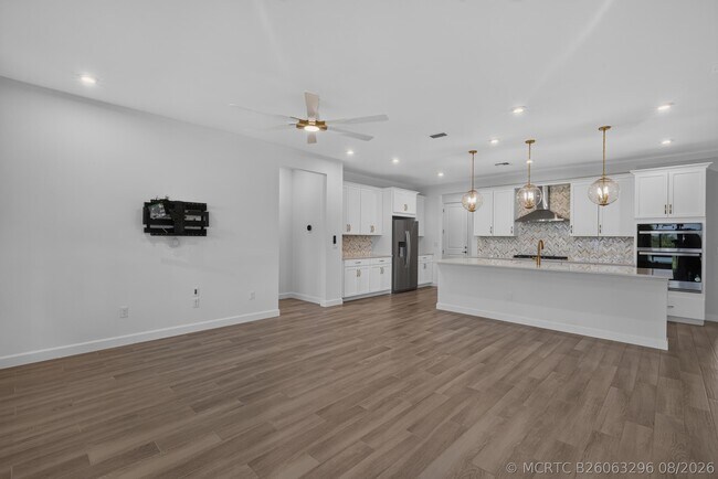 Building Photo - 13621 SW Bally Dr