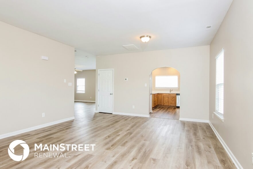 Building Photo - 2060 Hidden Pond Dr