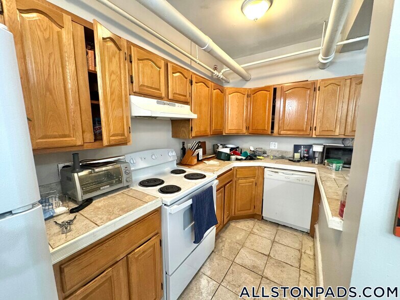 Building Photo - 1056 Commonwealth Ave