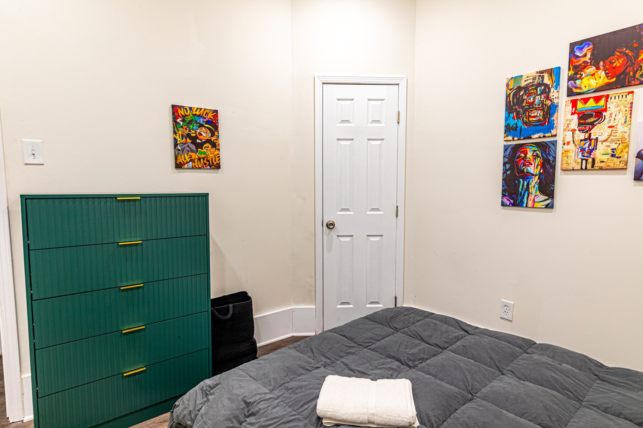 Building Photo - 2325 5th Ave