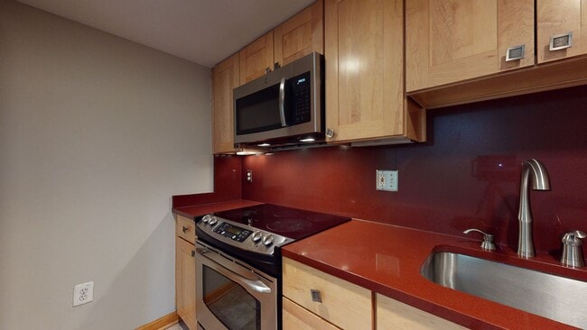 Building Photo - Spacious Two Bedroom Two Bathroom Petworth...
