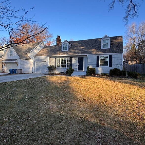 Building Photo - 3306 W 71st Ter