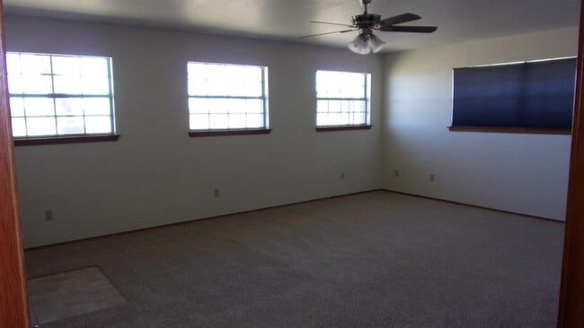 Building Photo - 1802 Goehmann Ln