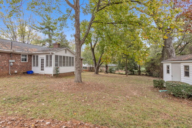 Building Photo - Charming 3-Bedroom Ranch in Eastside Green...