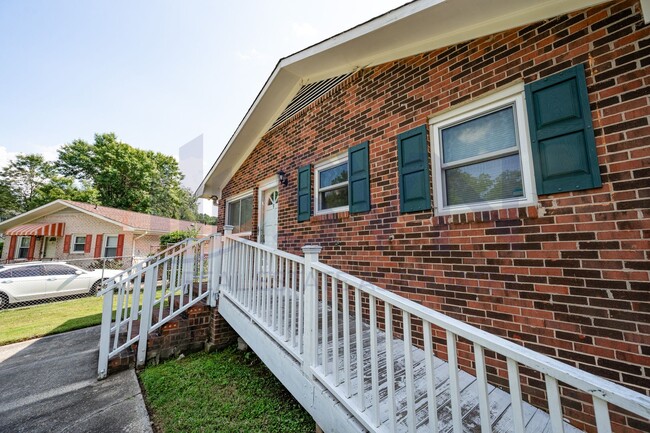 Primary Photo - Comfort & Convenience: Charming 3-Bedroom ...