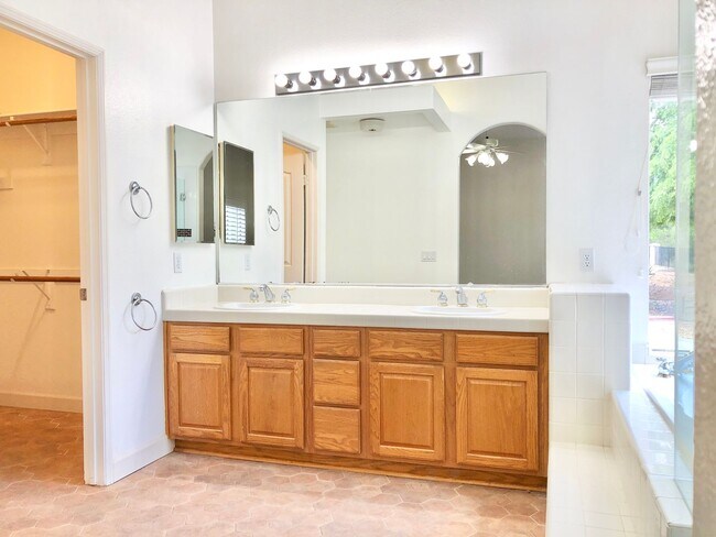 Building Photo - Wonderful Single Story Home, Quiet Neighbo...