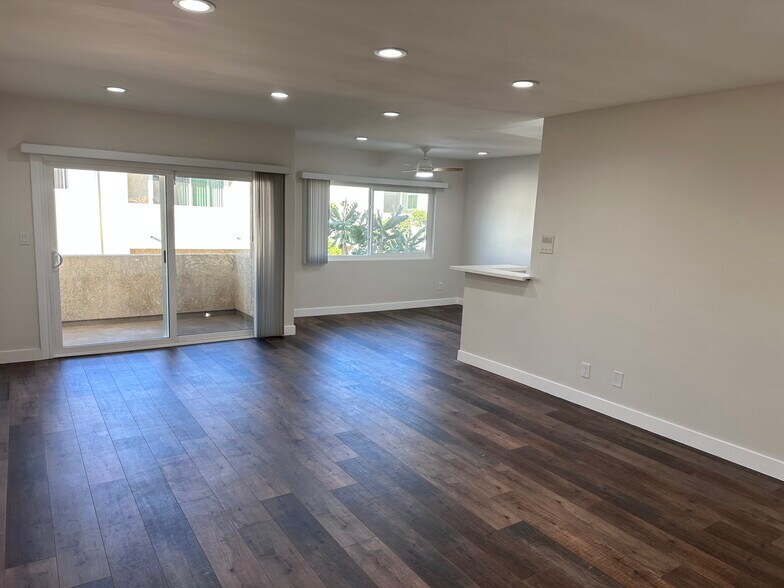 Building Photo - 5328 Newcastle Ave