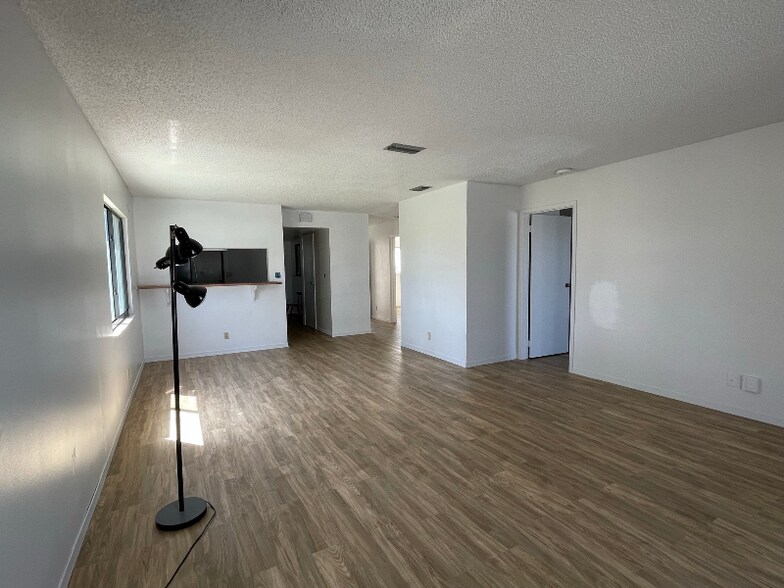 Building Photo - 81 Emerald Ct