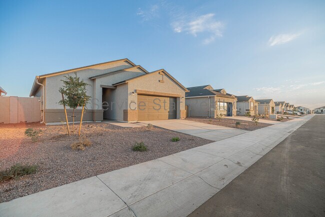 Building Photo - 5549 E Cinder Ln