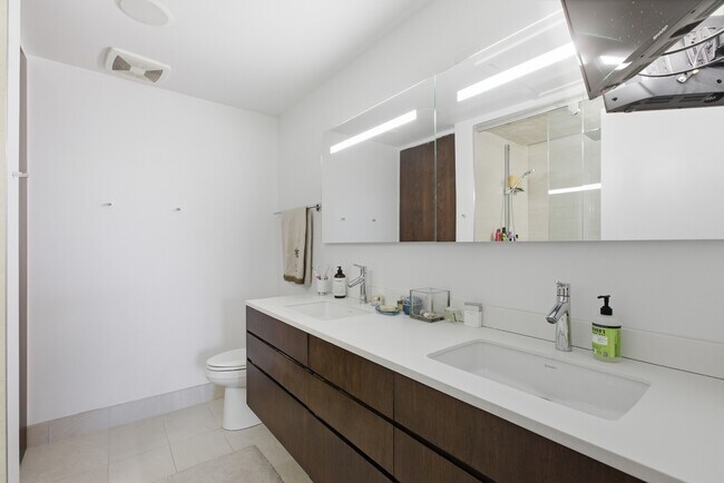 Building Photo - 1530 S State St