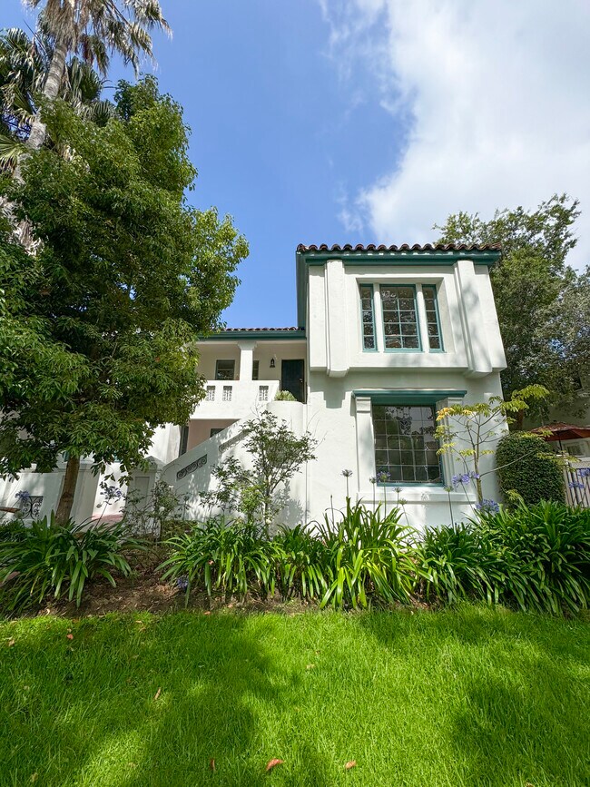 Primary Photo - 1215 S Crescent Heights Blvd