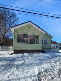 Building Photo - Welcome to this charming 2-bedroom, 1-bathroom home located in the heart of Crescent Township, PA