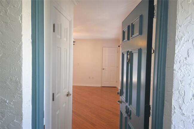 Building Photo - 718 Lyndhurst St