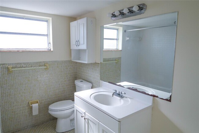 Building Photo - 1690 NE 191st St