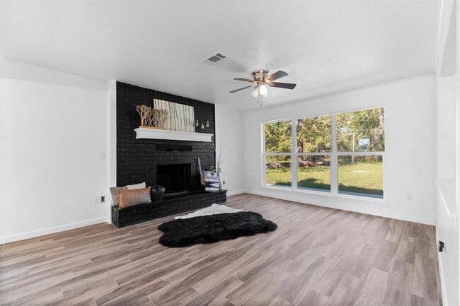 Building Photo - 456 Deep Woods Ln