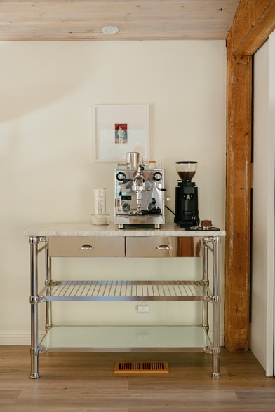 Building Photo - 16851 Hay Dr