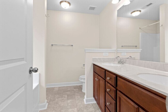 Building Photo - Minutes to Back Gate & Beaches!