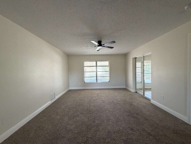 Building Photo - Charming 2-Bedroom, 2-Bath Duplex in a Quiet Englewood Cul-de-Sac