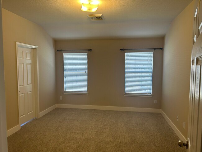 Building Photo - 20922 Barbons Heath Ct