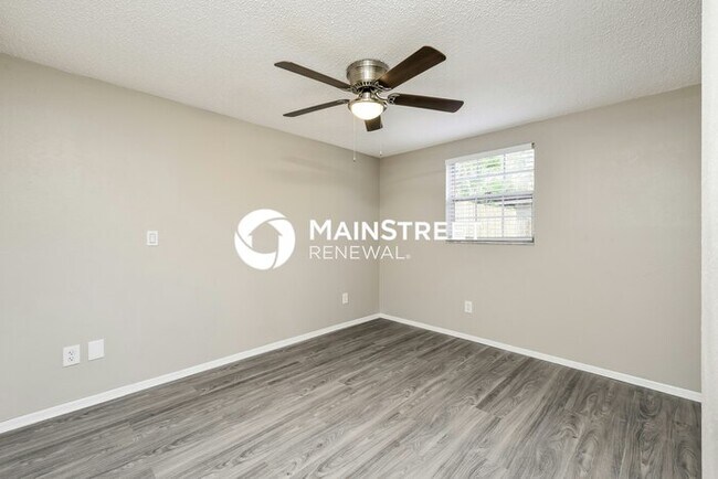 Building Photo - 3 Bedroom Pet-Friendly Home in SARASOTA, FL with Main Street Renewal