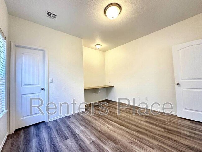 Building Photo - 11006 S Madison St