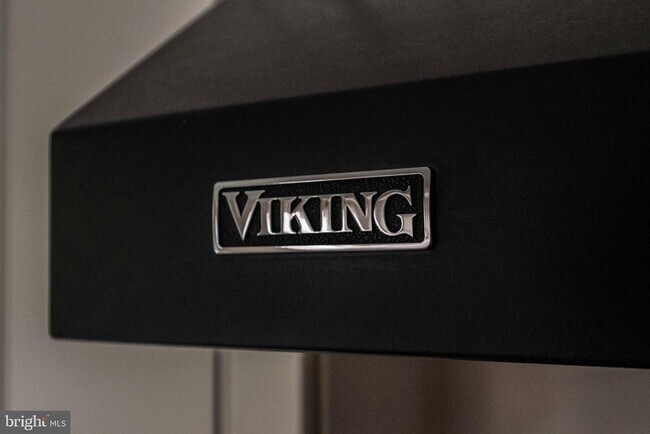 Building Photo - 822 S Royal St