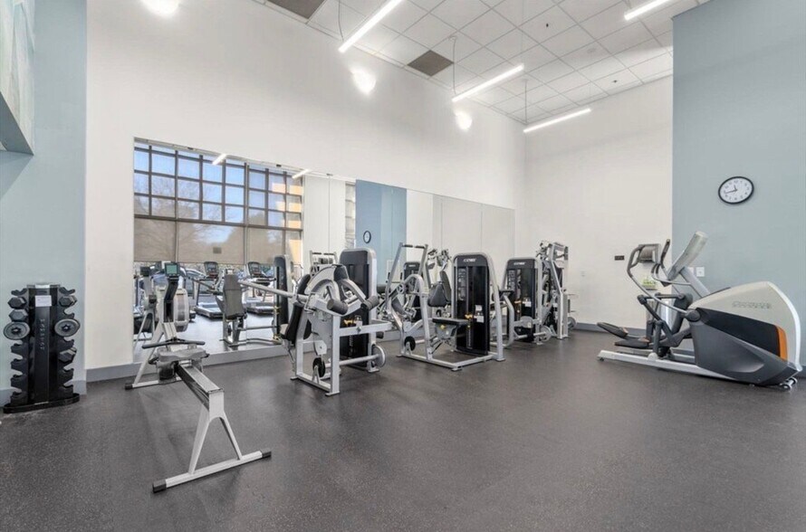 Building Photo - 10 Museum Way