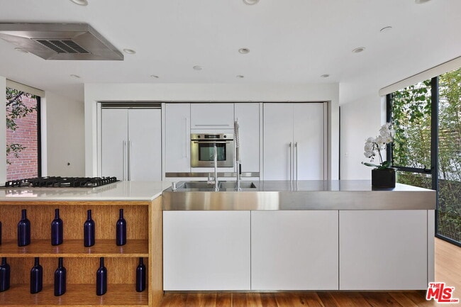 Building Photo - 7 Vicente Ter