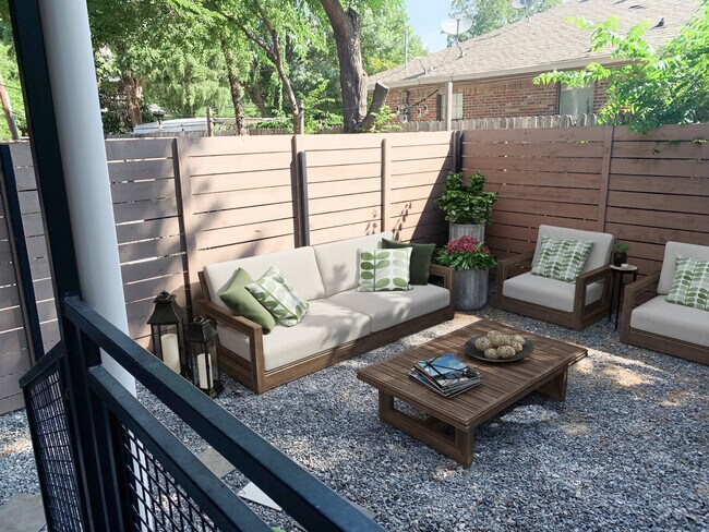 Building Photo - Old East Milano