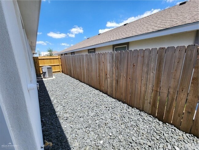 Building Photo - 23 Frio Ave