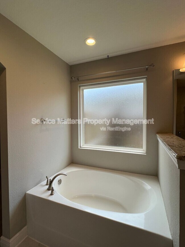 Building Photo - 7913 Majestic Cypress Dr