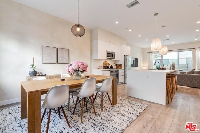 Building Photo - 957 Figueroa Terrace