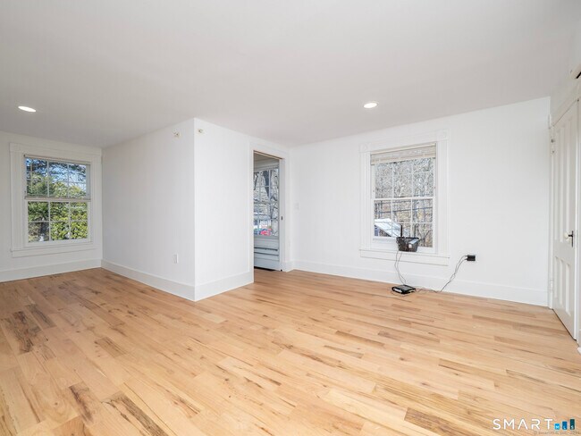 Building Photo - 523 Danbury Rd