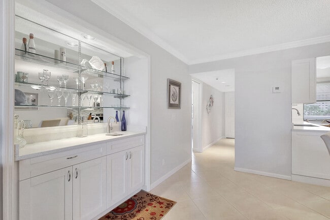 Building Photo - 5059 N Hwy A1A