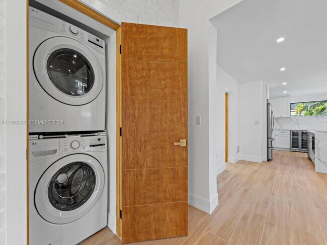 Building Photo - 5841 SW 13th St