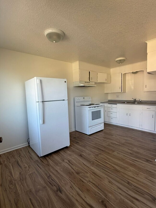 Building Photo - 2154 Everett-A 131-AA