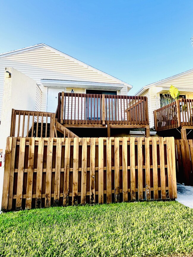 Building Photo - 635 Executive Center Dr