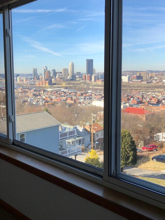 Building Photo - 2309 Wellington St