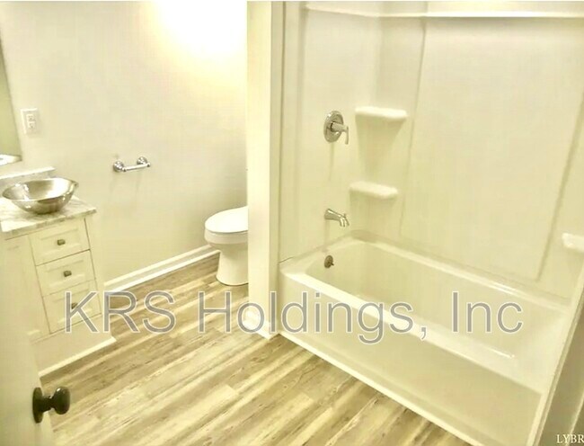 Building Photo - 1121 Sheffield Dr