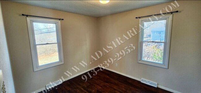 Building Photo - Beautiful House in South KC-Available NOW!!
