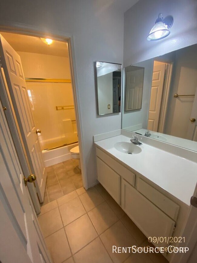 Building Photo - 4 Bedroom ~ 2 Bath Home for Rent in Palmdale